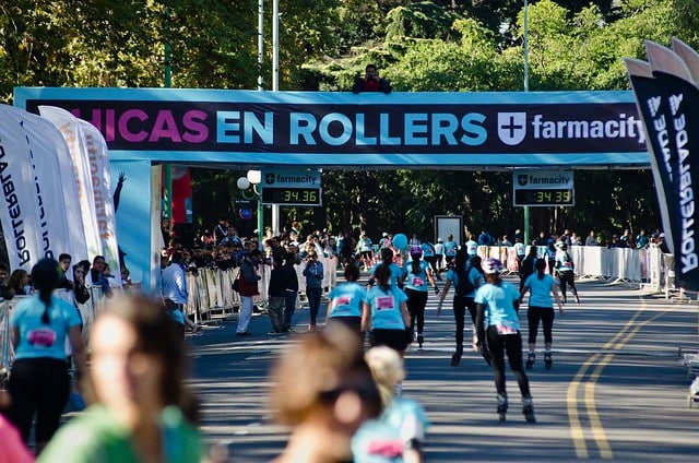 &#8220;Chicas en roller&#8221; : girls on skates in Buenos Aires (Argentina)