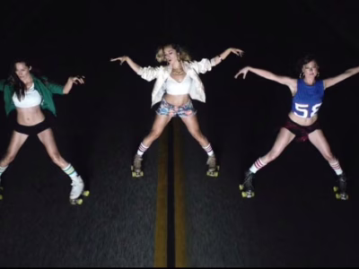 A 100% skating in the latest video clip of Chet Faker