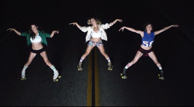 A 100% skating in the latest video clip of Chet Faker