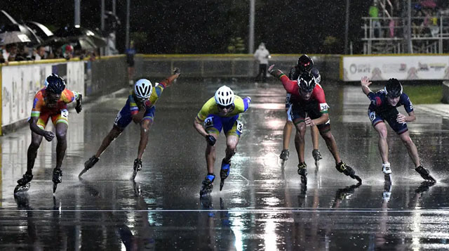 To feel secure with roller skates under rain